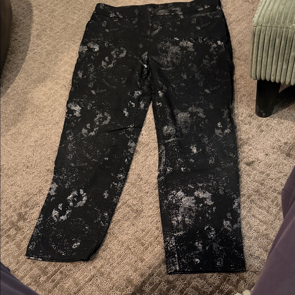 Chico's Black and Gray Straight Leg Pants front pockets